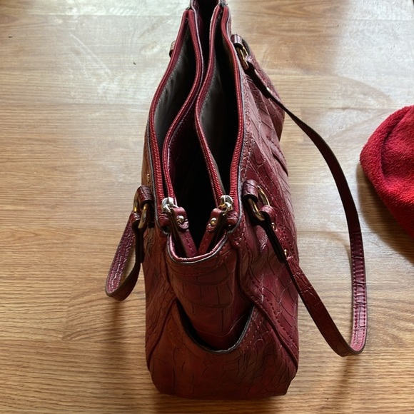 Relic by Fossil Maroon crocodile embossed look shoulder bag with double handles. - Picture 11 of 11